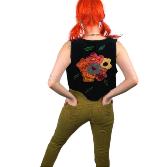 Beautiful bohemian velveteen floral applique vest - Picture 2 of 7